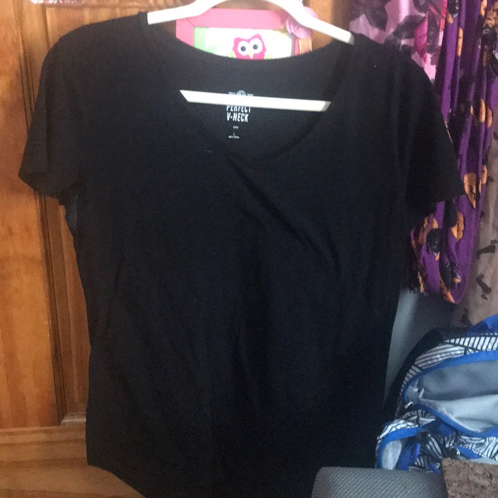 Black crow neck shirt